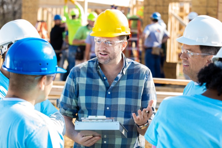 Construction team meeting led by a contractor to guide team to complete project